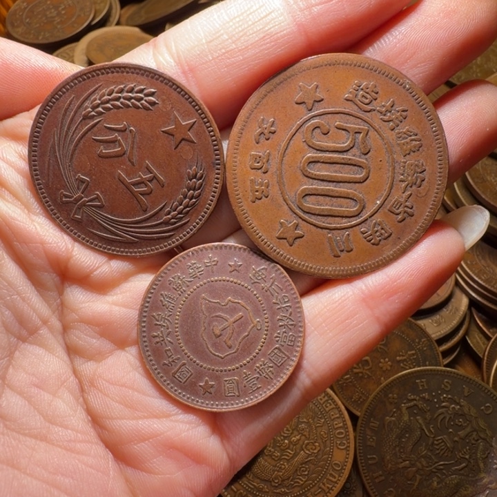 跃***湖三个铜币工艺品摆件