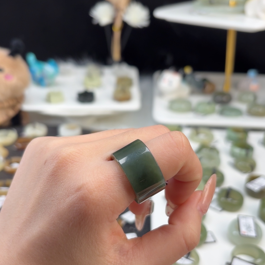 和田玉未镶嵌戒指o85墨绿直切17.5