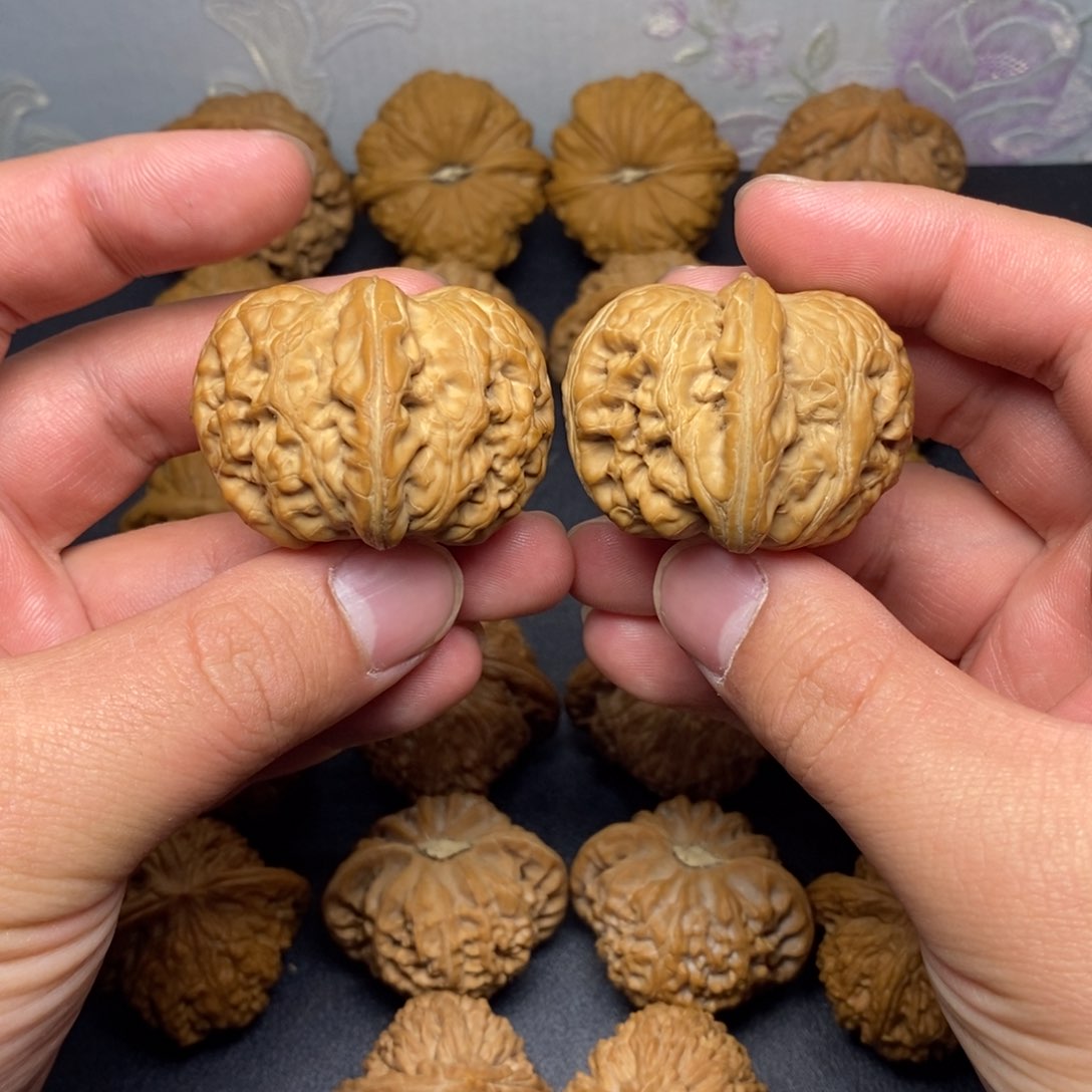 文玩核桃把件42元宝