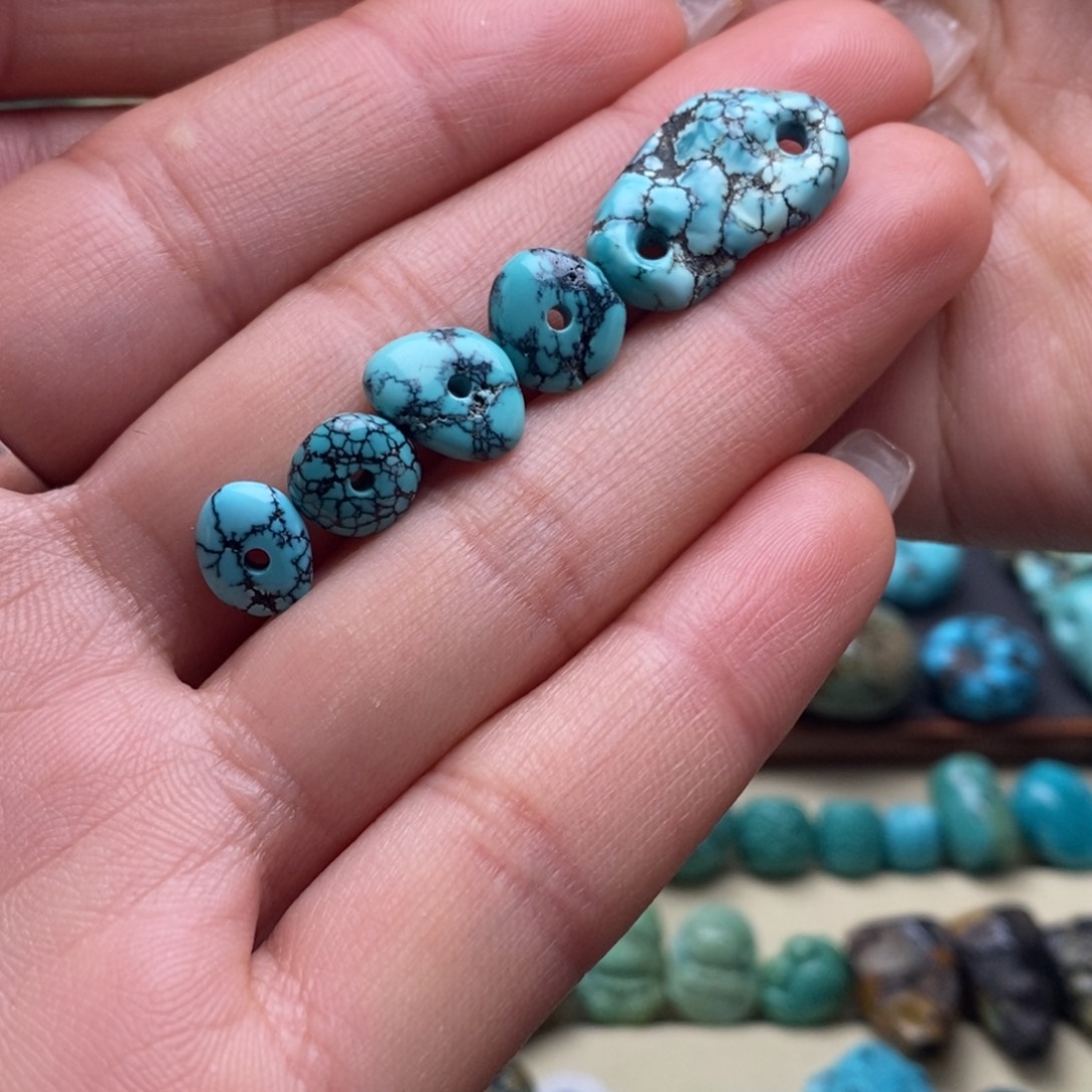 秋***甜绿松石未镶嵌珠宝奇石