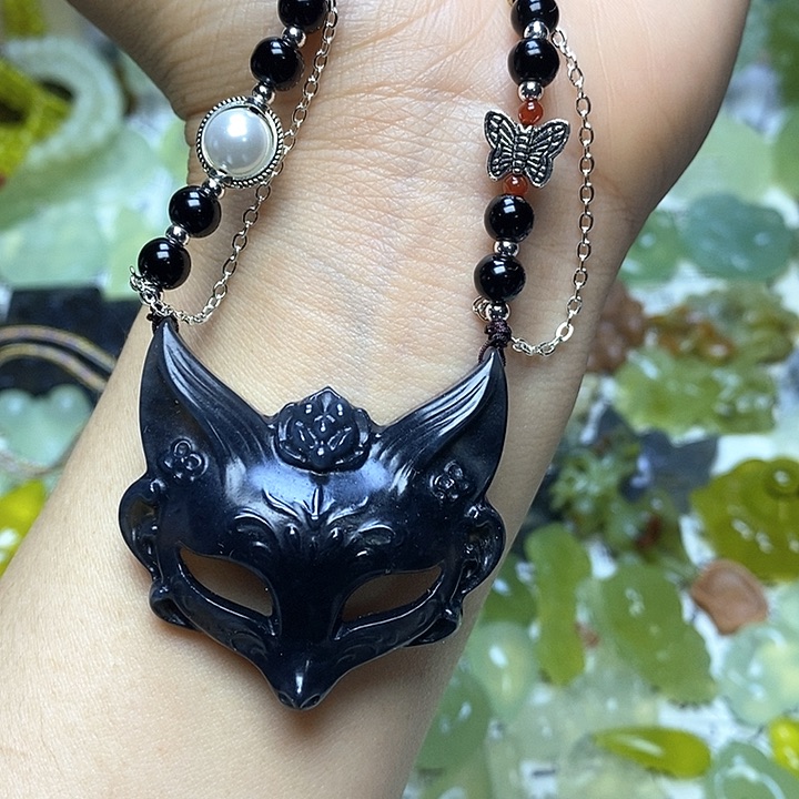 蛇纹石玉颈饰未镶嵌