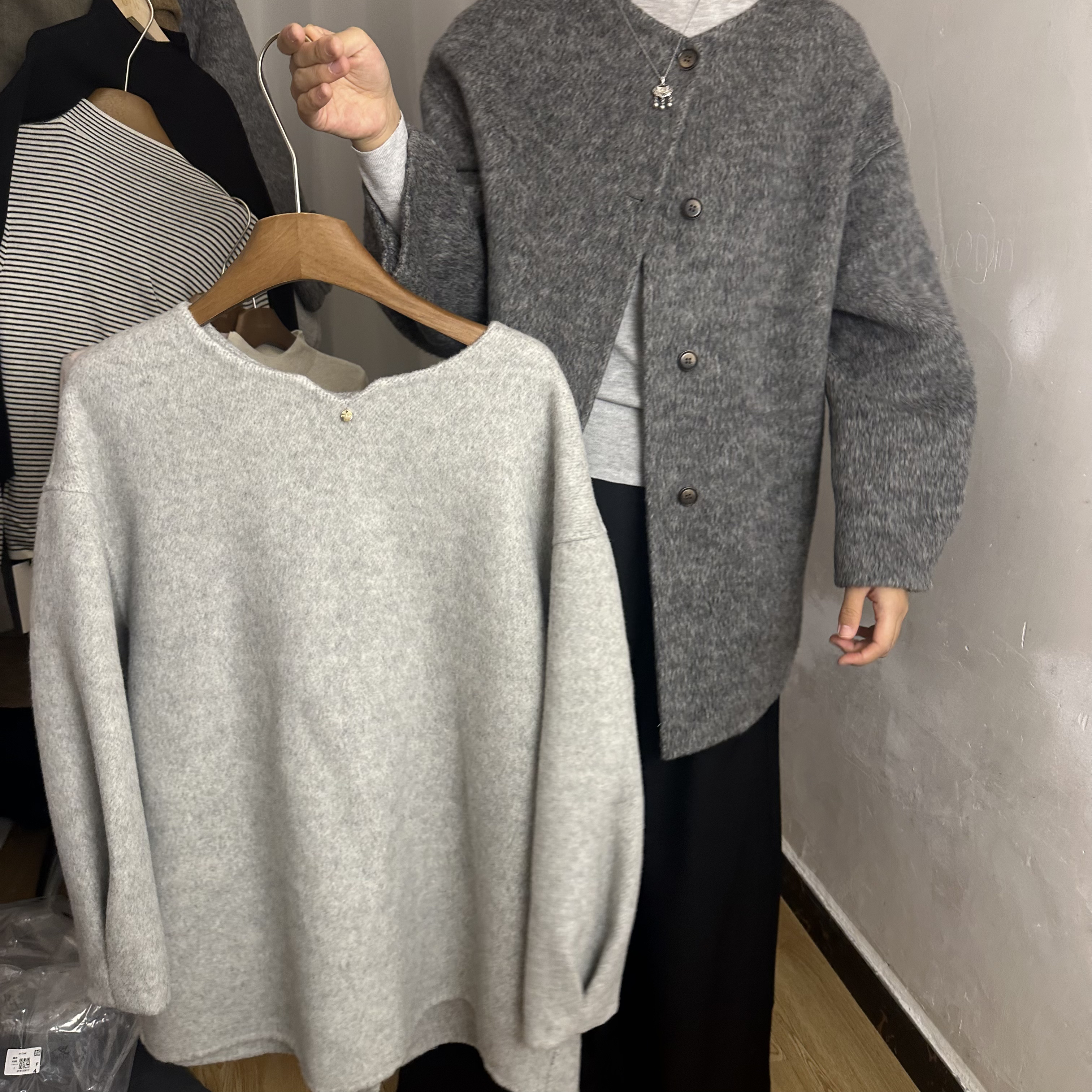 冬季翻领尖领女双排扣常规呢大衣外套长袖百搭