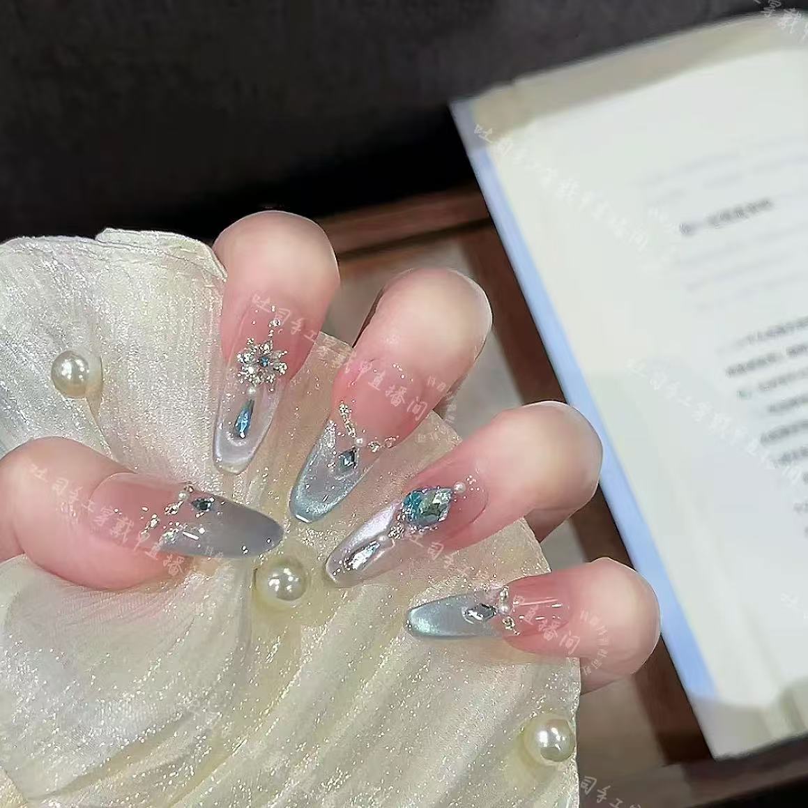 【赛里木湖】手工穿戴甲法式猫眼美甲长款爆闪显白高级感指甲贴】