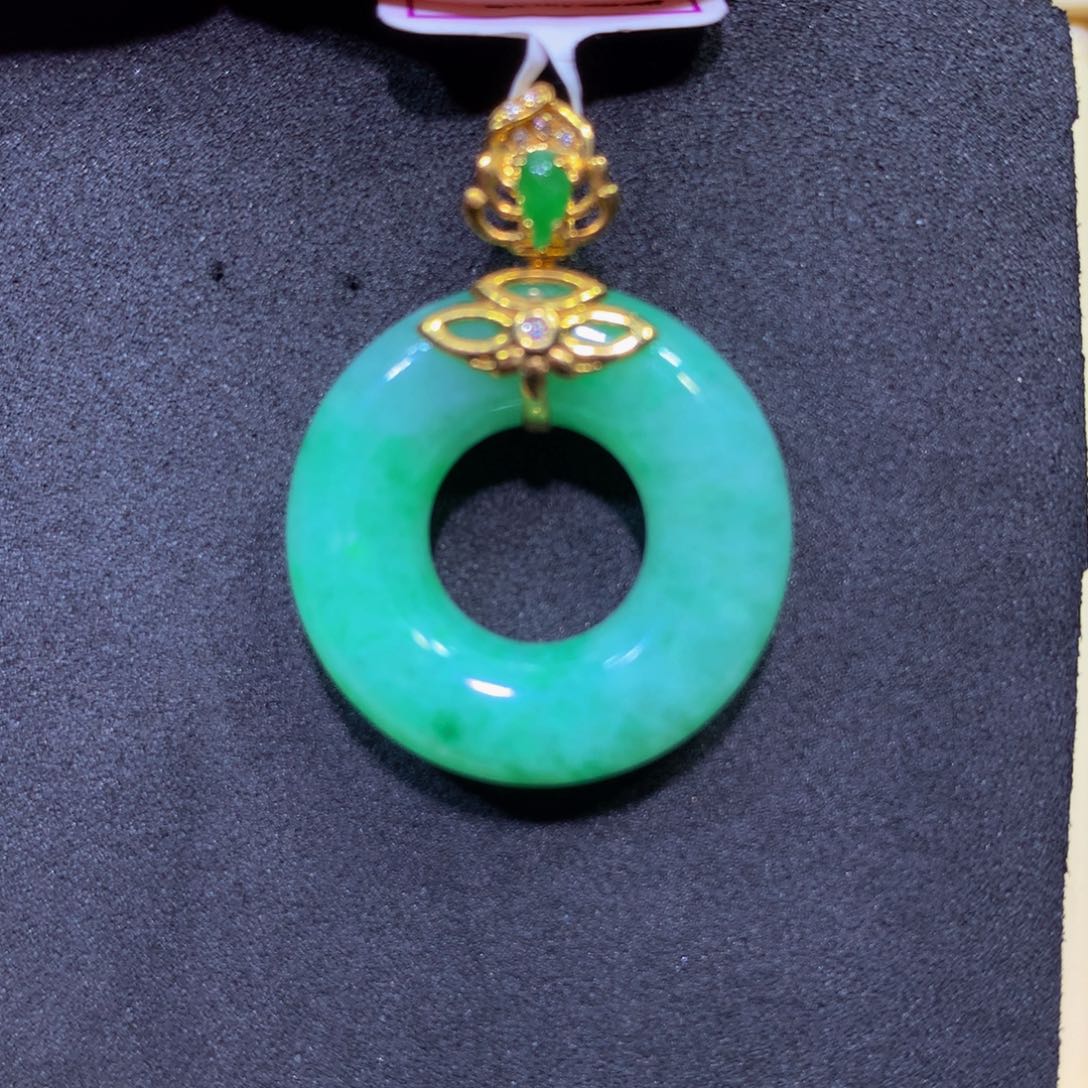 翡翠18K金镶嵌颈饰翡翠