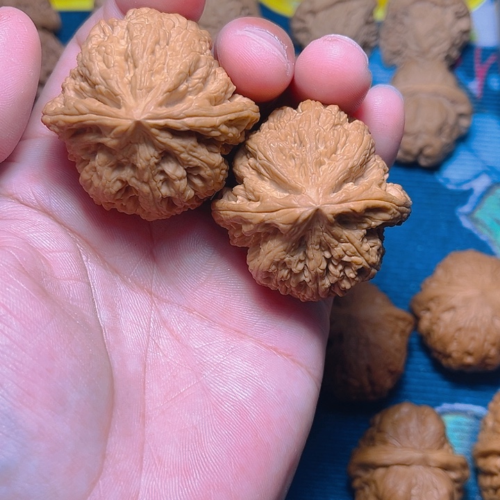 文玩核桃吊坠大粗筋