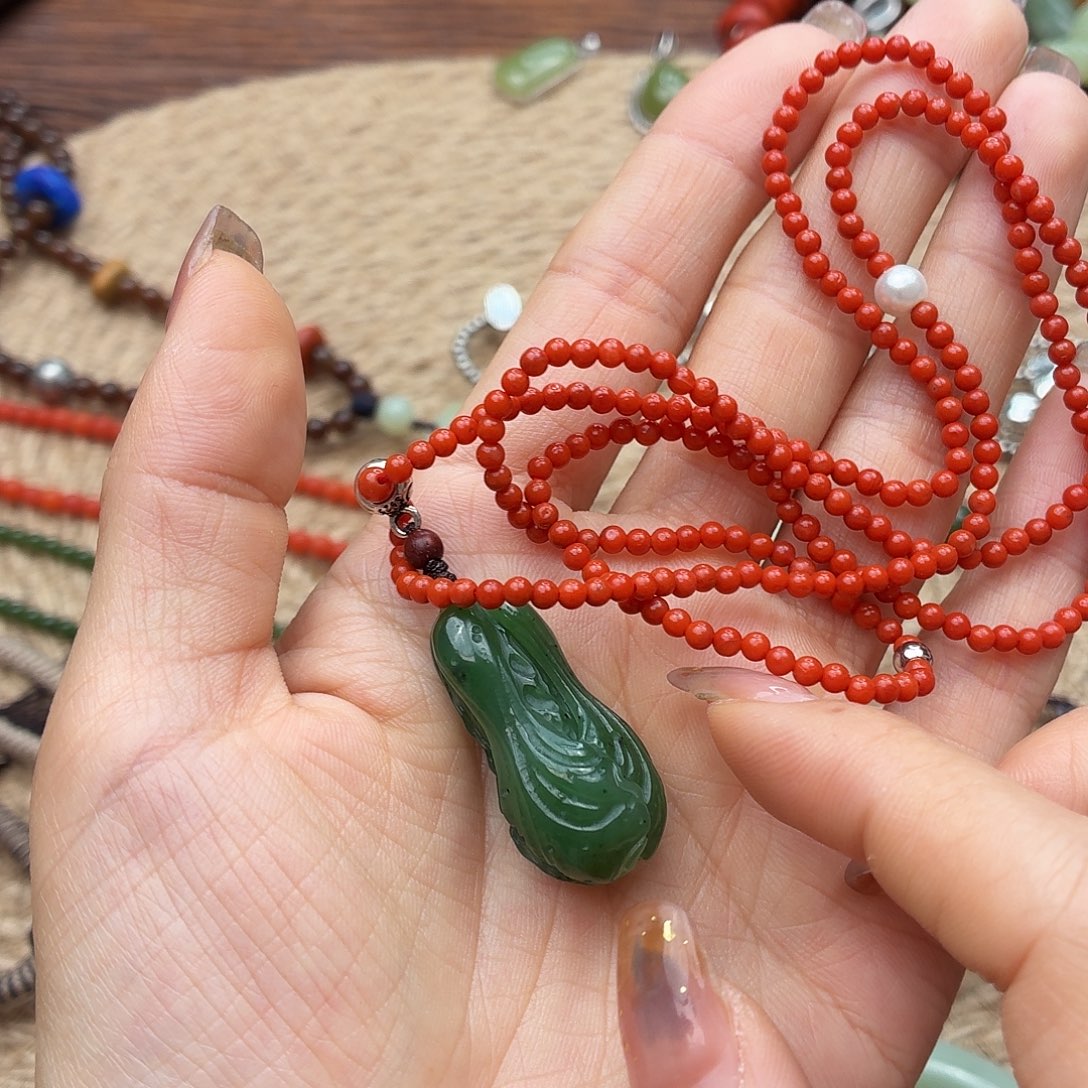 程***克和田玉（碧玉）未镶嵌颈饰