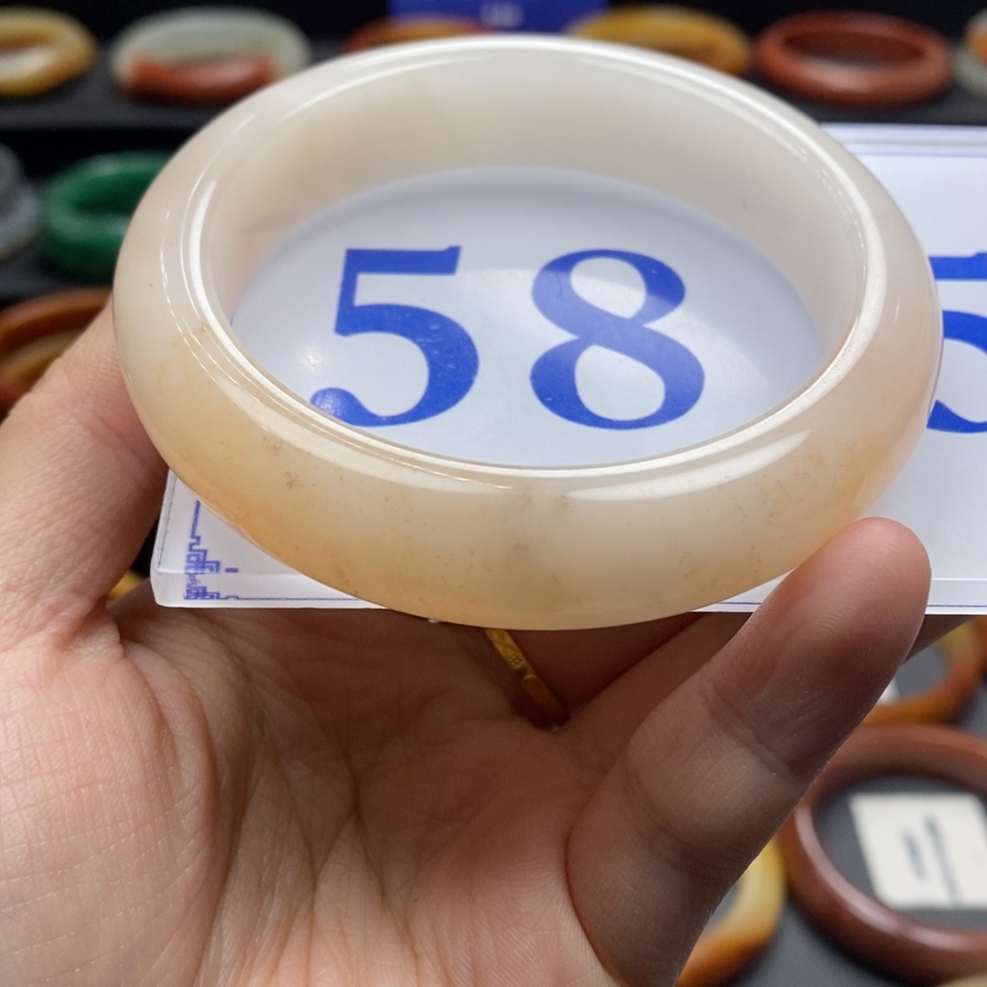 石英质玉（黄龙玉）手镯未镶嵌