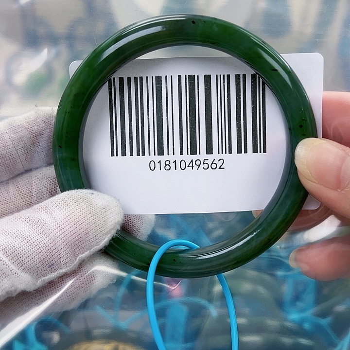 和田玉手镯未镶嵌微瑕6465