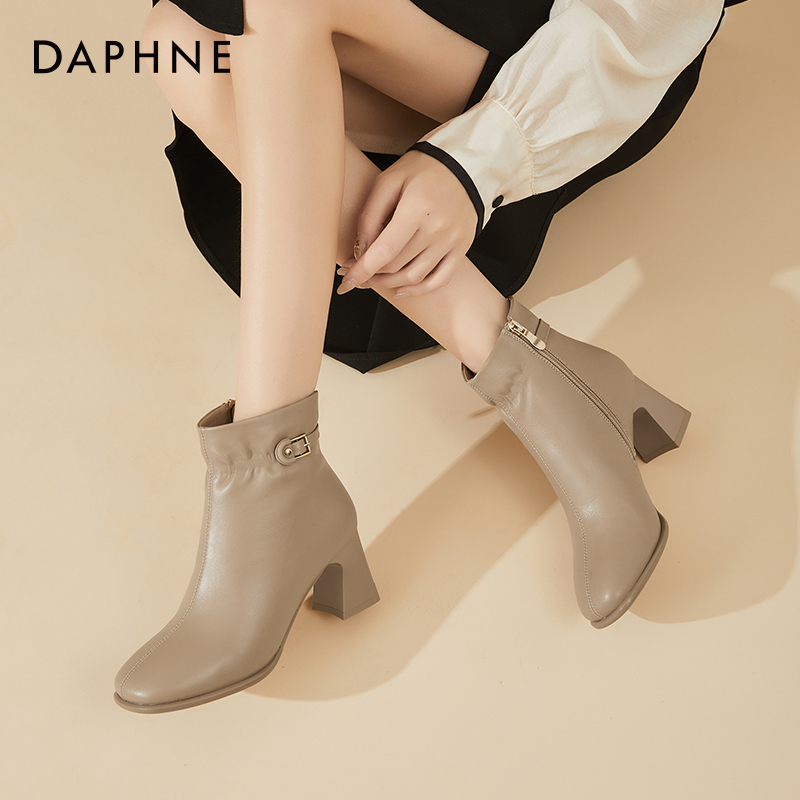 Daphne/达芙妮法式优雅小短靴女加绒高跟瘦瘦靴时尚配裙子时装靴