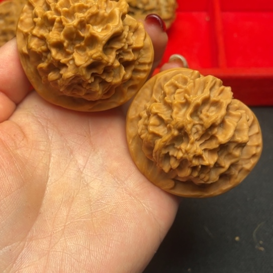 文玩核桃吊坠秦岭野生核桃