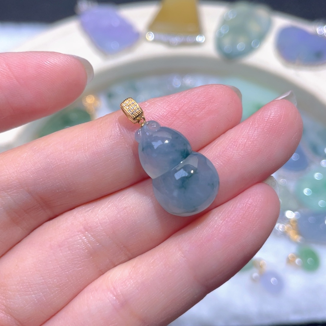 翡翠18K金镶嵌颈饰翡翠