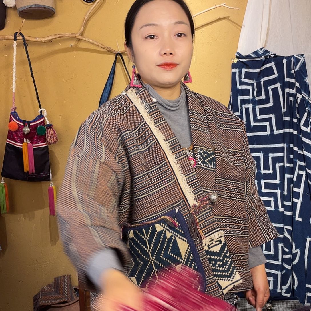 织绣手工制作工艺外套