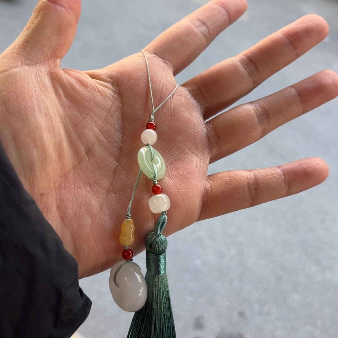 石英质玉（天山翠）未镶嵌颈饰天山翠手机挂