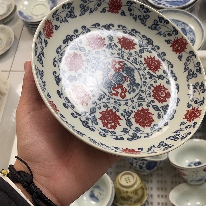 瓷片景德镇釉里红缠枝莲大壶承