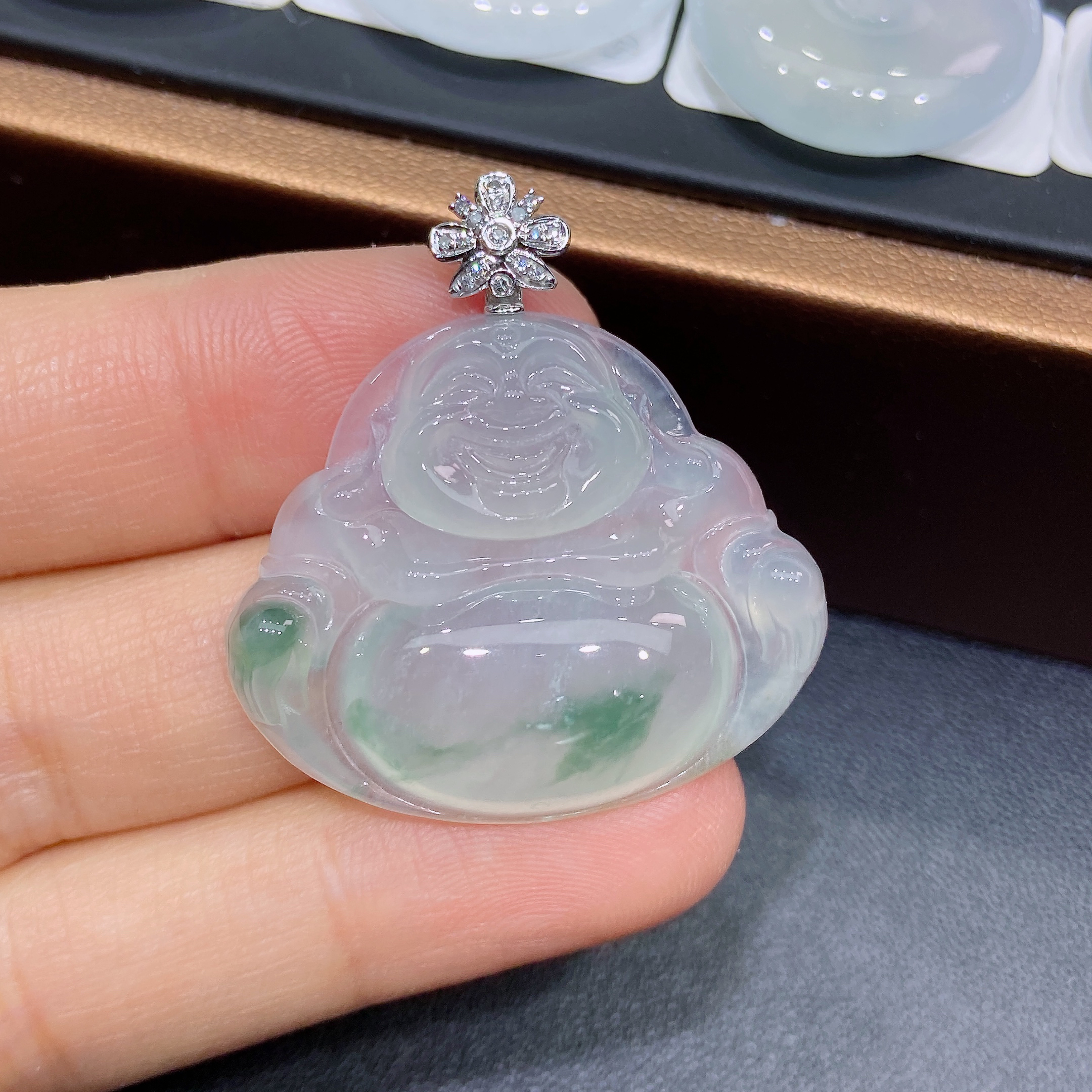 天然缅甸A货翡翠冰种18K金扣飘绿花佛公吊坠饱满精致女士H