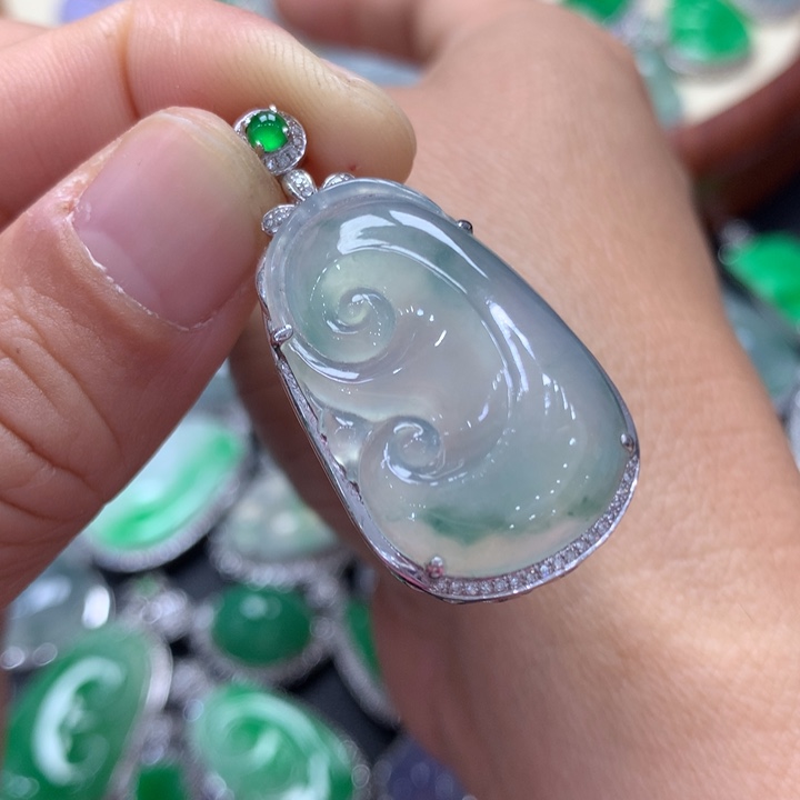 翡翠吊坠(不含链)18K金镶嵌