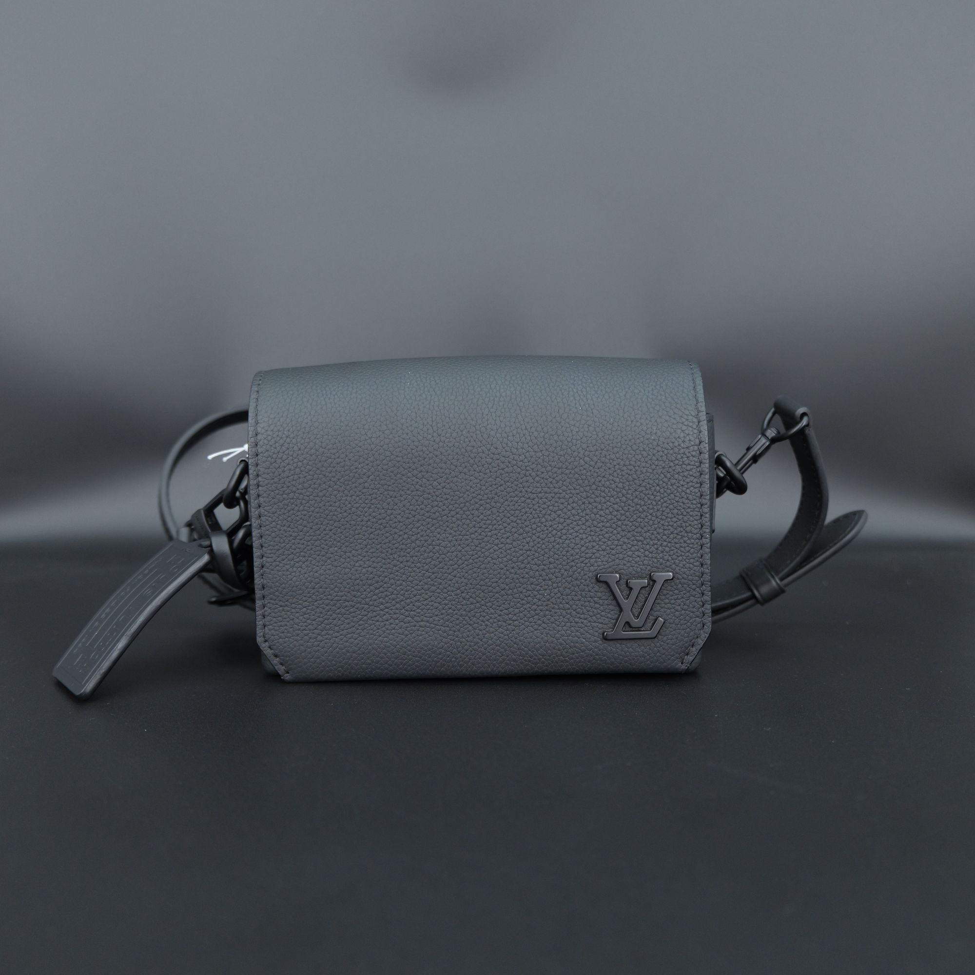 99新 LouisVuitton/路易威登 芯片款大全套黑色全皮邮差包小号020