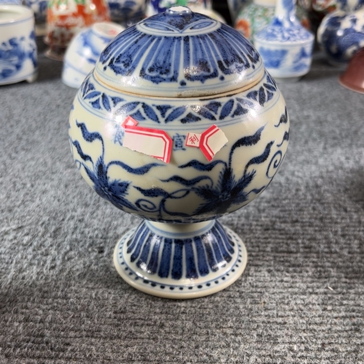 龙***色摆件瓷一个青花的小罐子