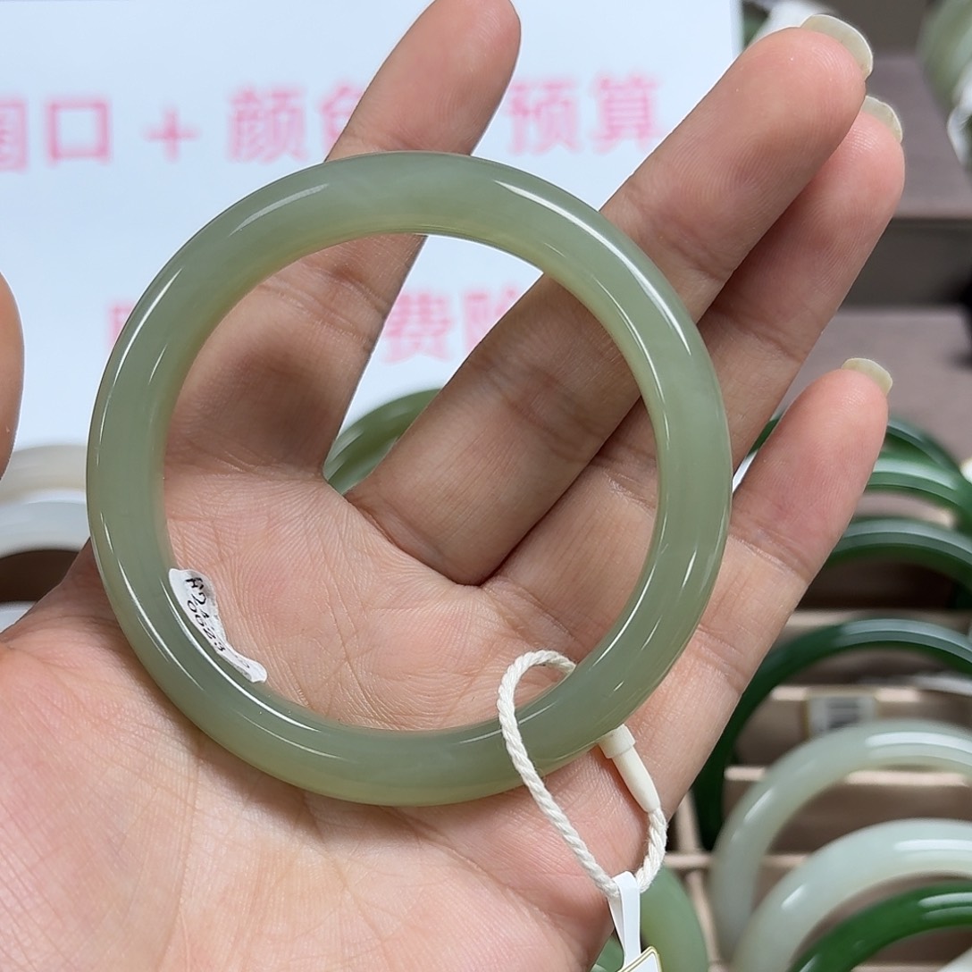 和田玉手镯未镶嵌L*K