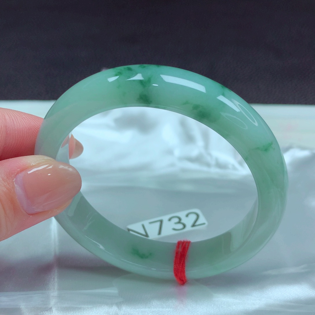 翡翠手镯未镶嵌手镯88