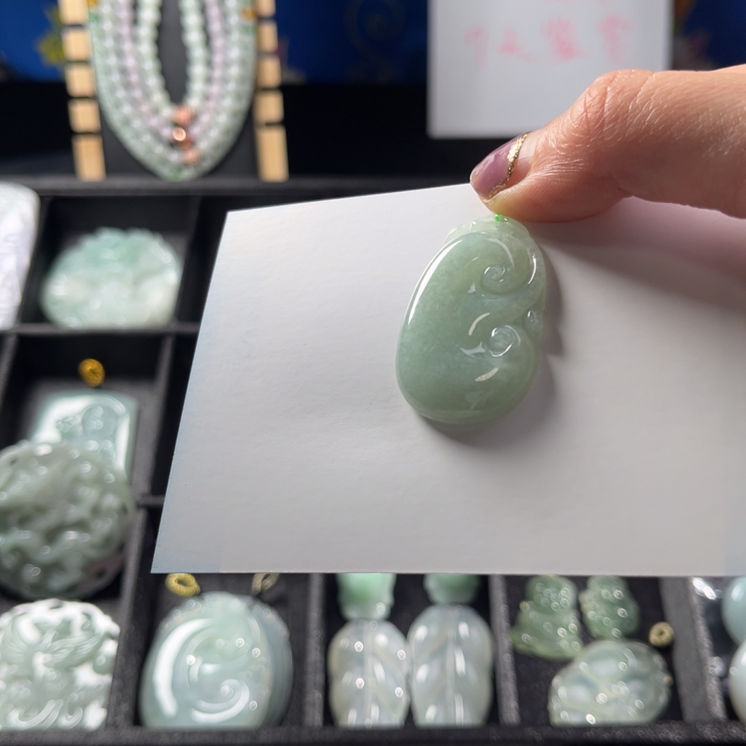 翡翠未镶嵌颈饰如意平安扣