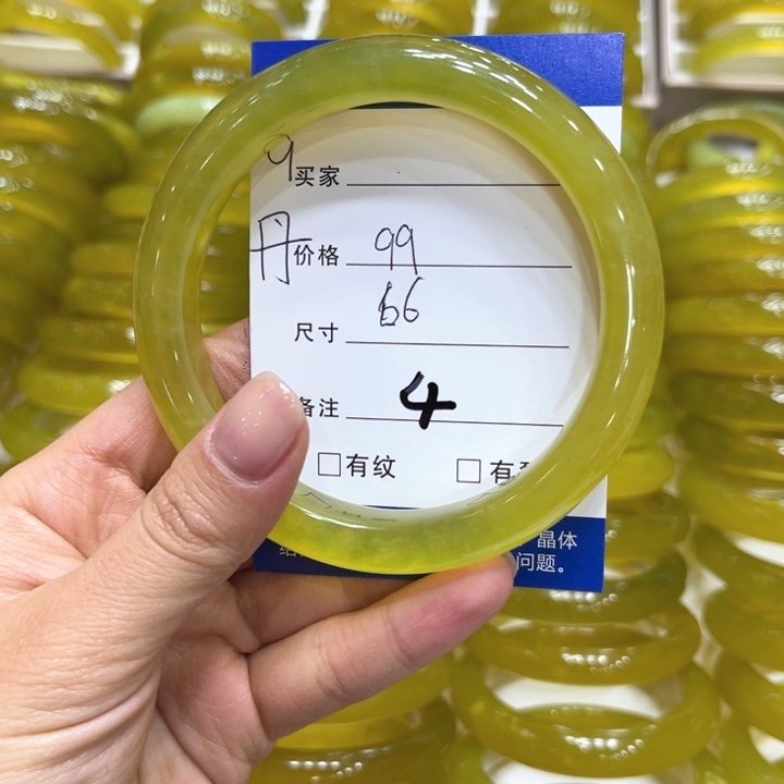蛇纹石玉手镯未镶嵌卡**诺