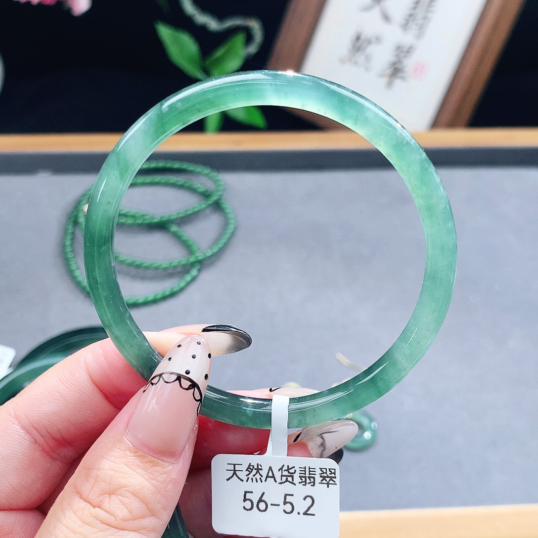 翡翠手镯（圆镯）未镶嵌