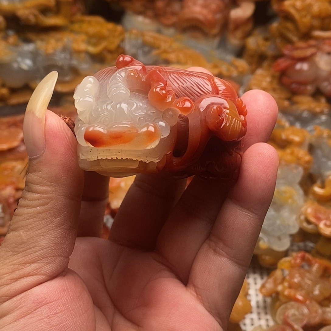 未镶嵌石英质玉（黄龙玉）颈饰