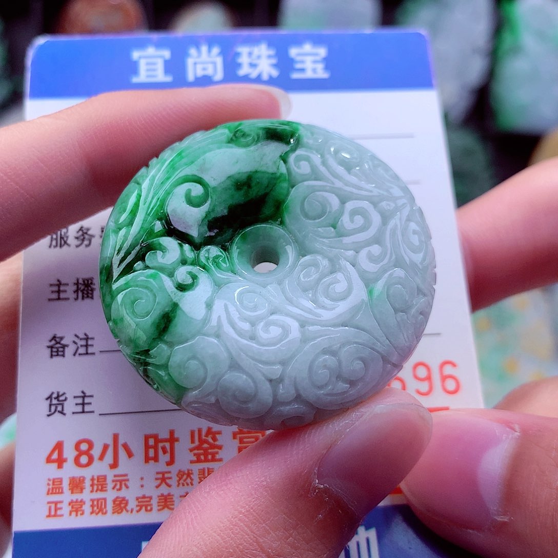 翡翠未镶嵌颈饰挂件