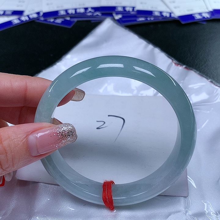 翡翠手镯未镶嵌翡翠手镯未镶嵌