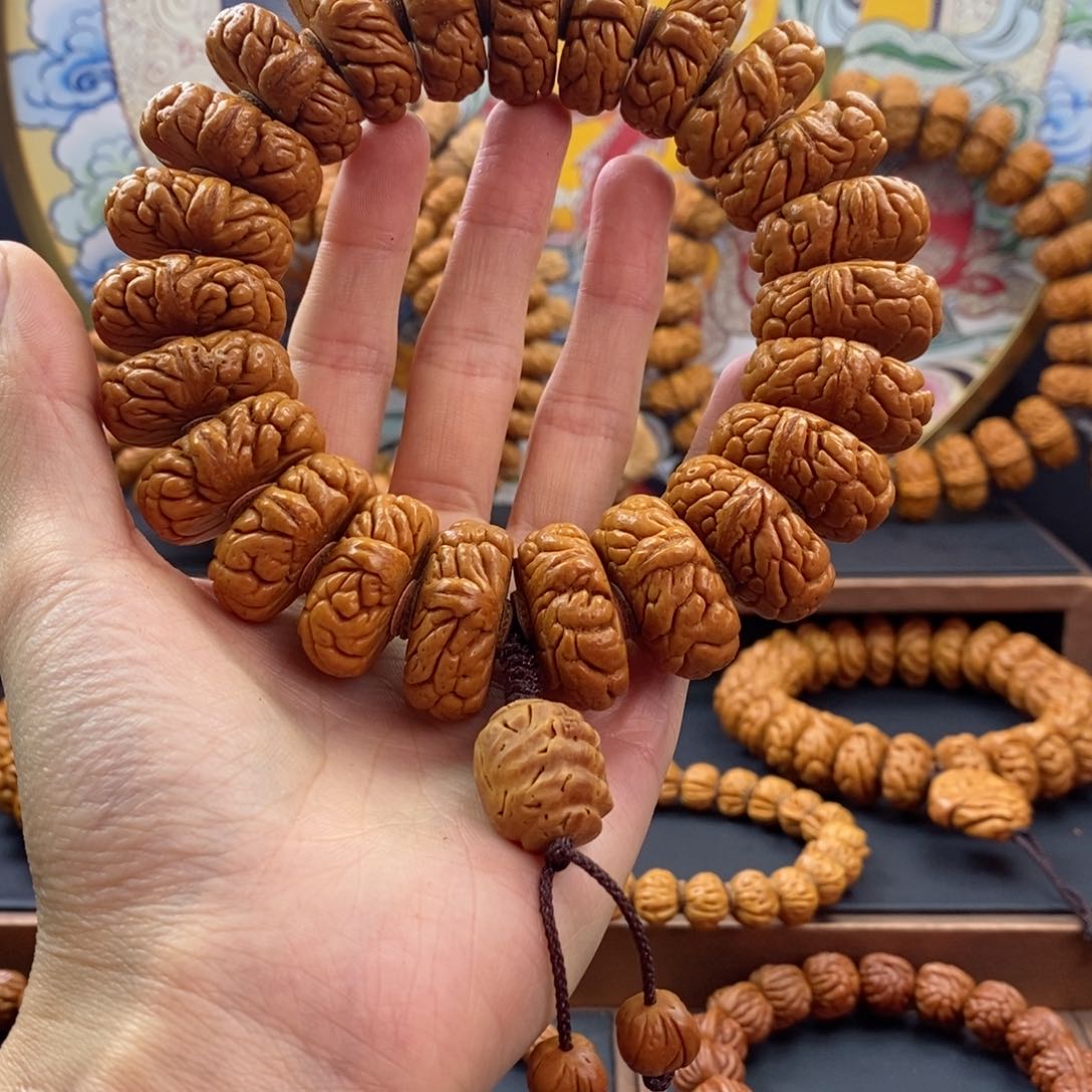 桃核手串人**测龙纹桃核矮霸