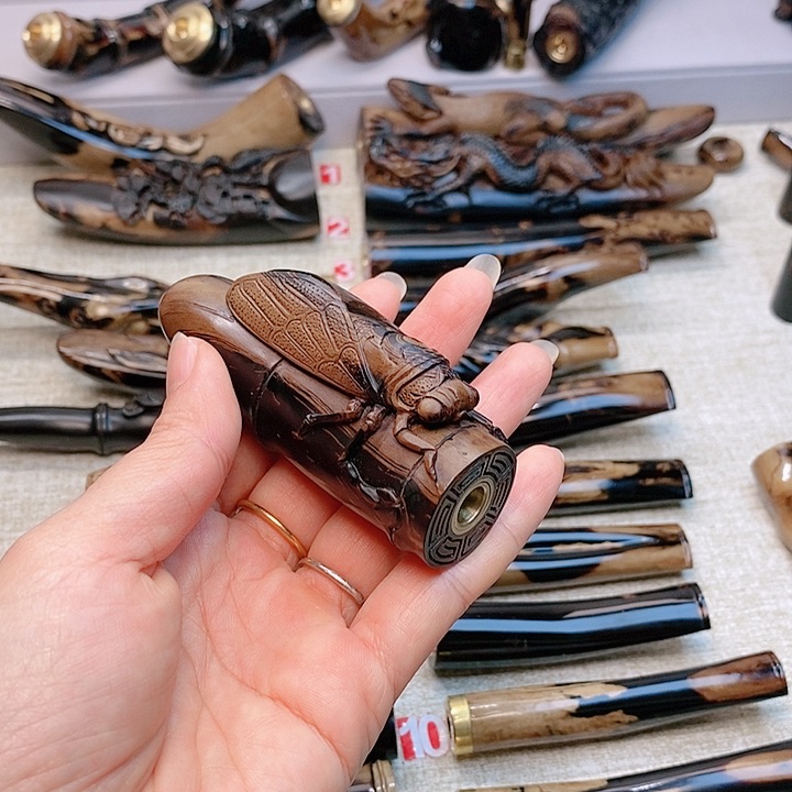 香榧木清**斋柳木烟嘴雕刻