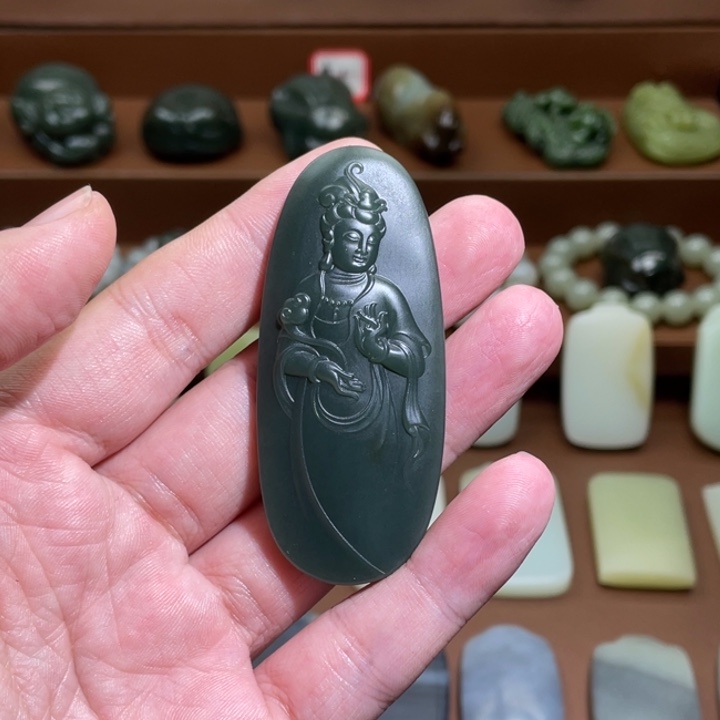 人***悔和田玉未镶嵌颈饰