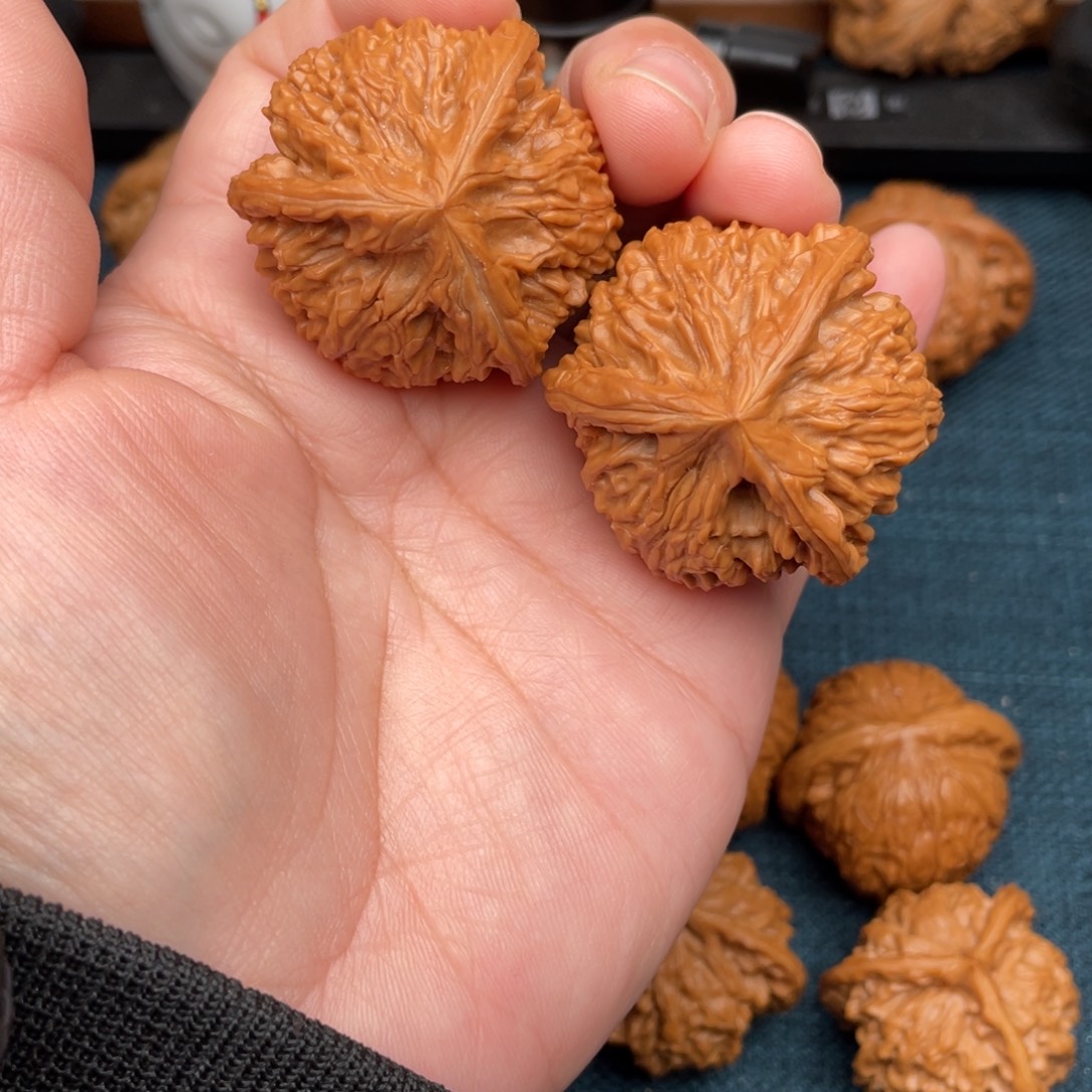 秋***把件文玩核桃全品三棱41