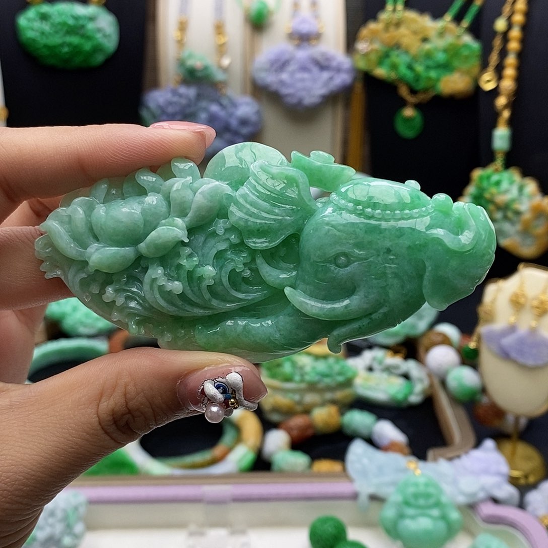翡翠颈饰未镶嵌天然