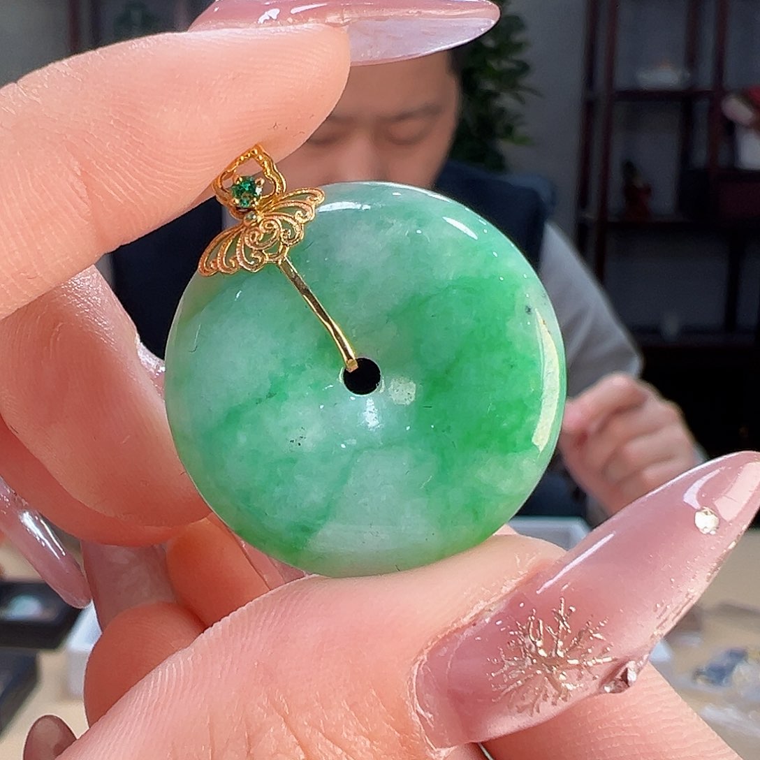 翡翠吊坠(不含链)18K金镶嵌微微瑕疵介意勿拍37