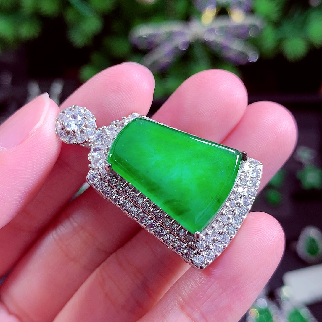 颈饰未镶嵌翡翠天然