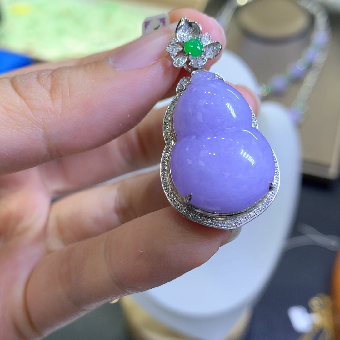 【闪购商品】翡翠颈饰18K金镶嵌翡翠吊坠项链