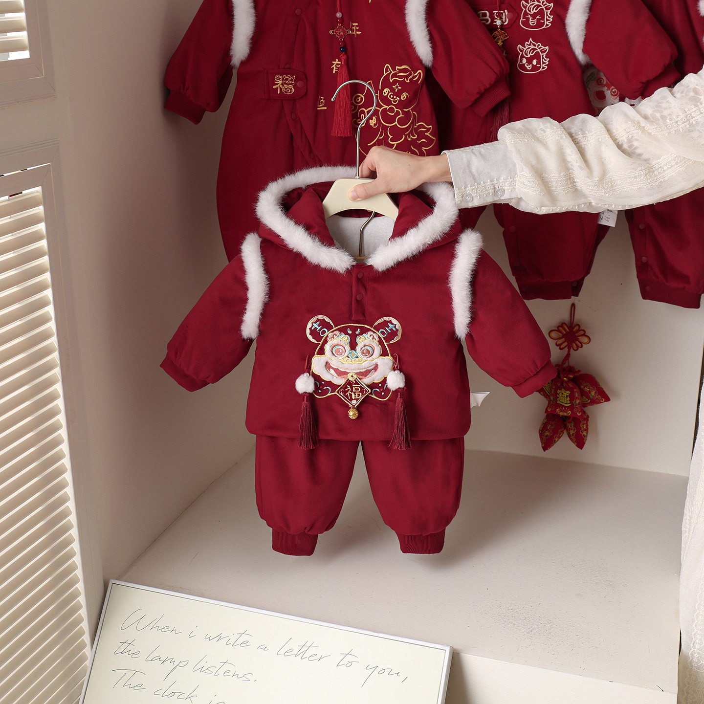 新中式婴儿冬季抓周礼服唐装一岁宝宝红色喜庆分体套装周岁拜年服