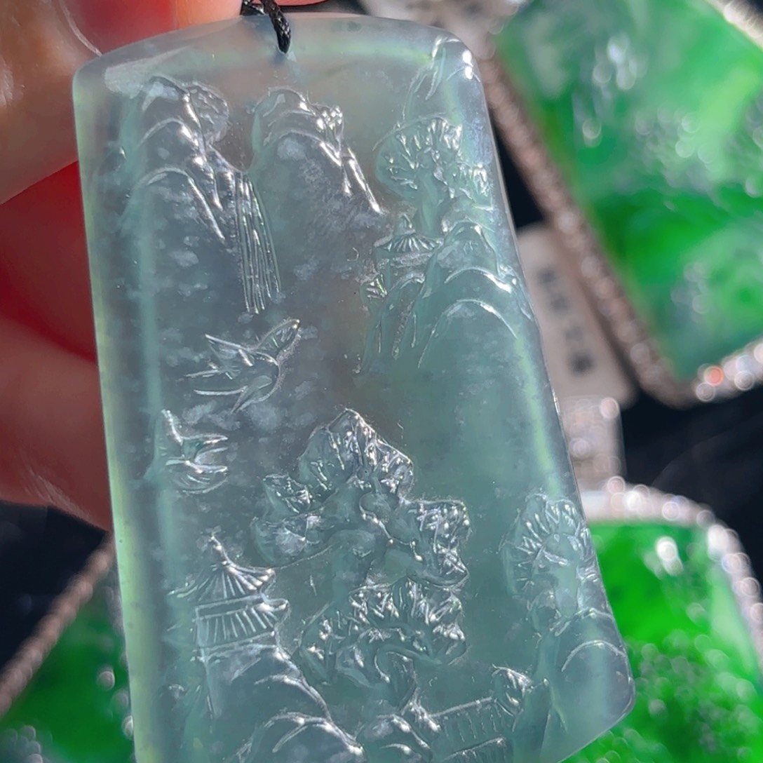 翡翠颈饰未镶嵌山水牌