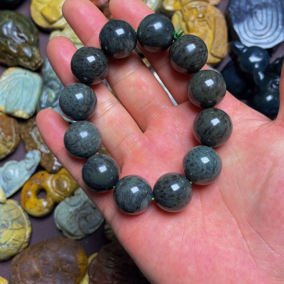 【闪购商品】未镶嵌岫岩河磨玉（透闪石质玉）挂件