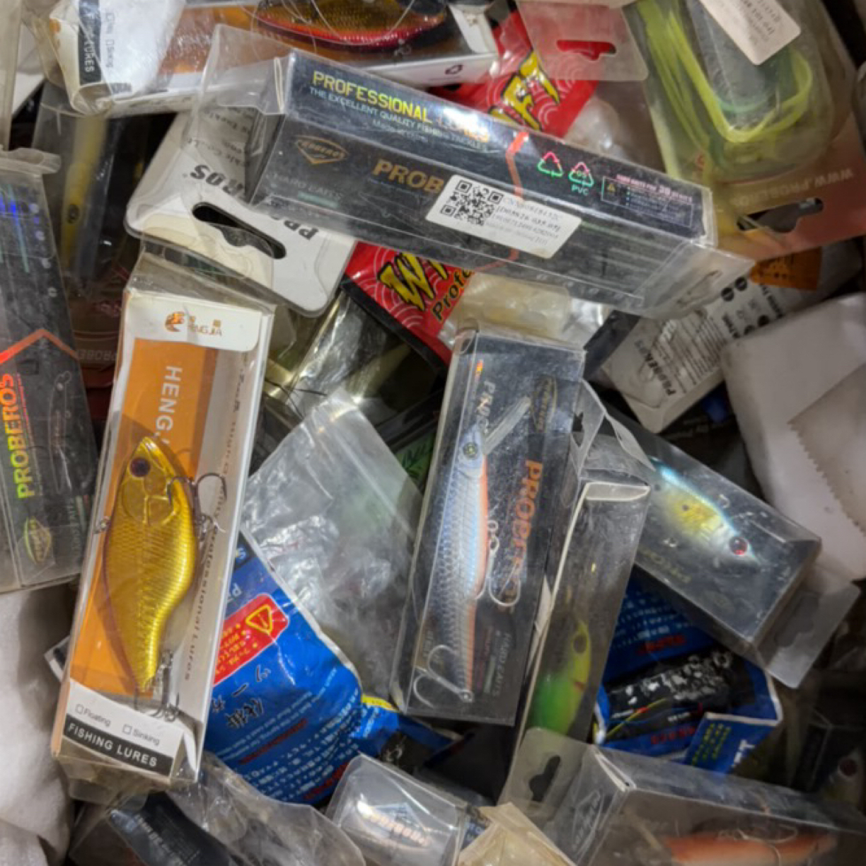 三个路亚饵 鱼钩