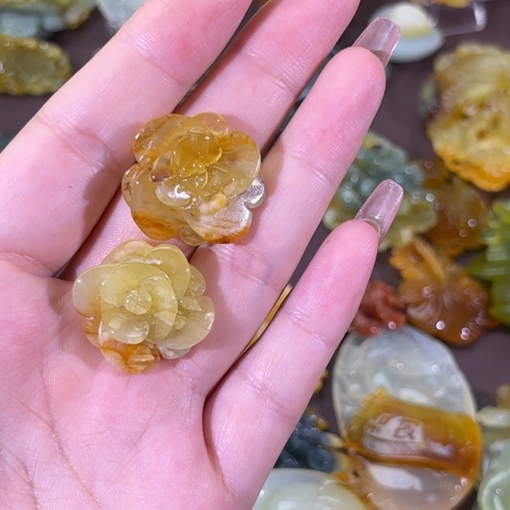 未镶嵌蛇纹石玉颈饰彩*