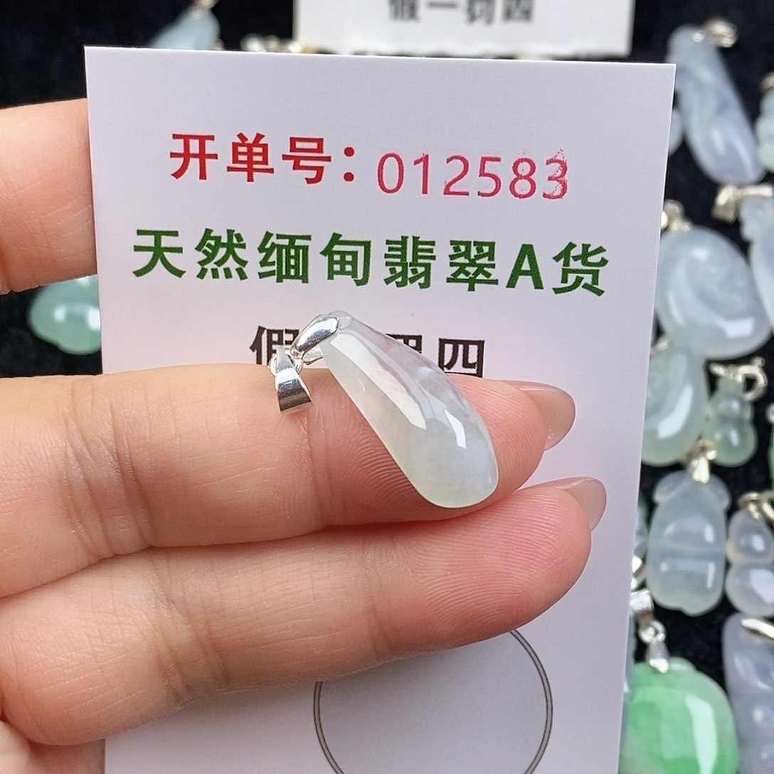 喵***么翡翠未镶嵌颈饰翡翠