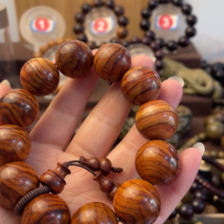 维腊木（绿檀）富**?