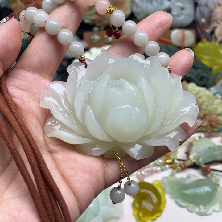 蛇纹石玉未镶嵌颈饰