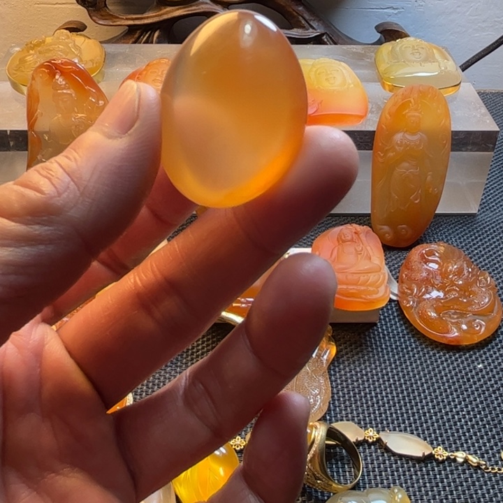 石英质玉颈饰未镶嵌珠*