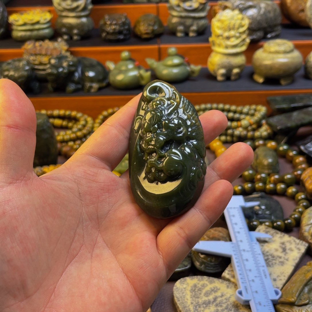 【闪购商品】未镶嵌岫岩河磨玉（透闪石质玉）挂件
