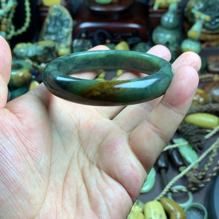 吊坠(赠链)未镶嵌岫岩河磨玉（透闪石质玉）
