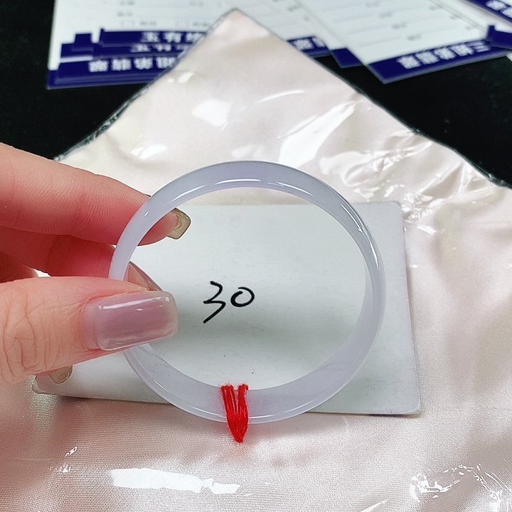 翡翠手镯未镶嵌翡翠手镯未镶嵌